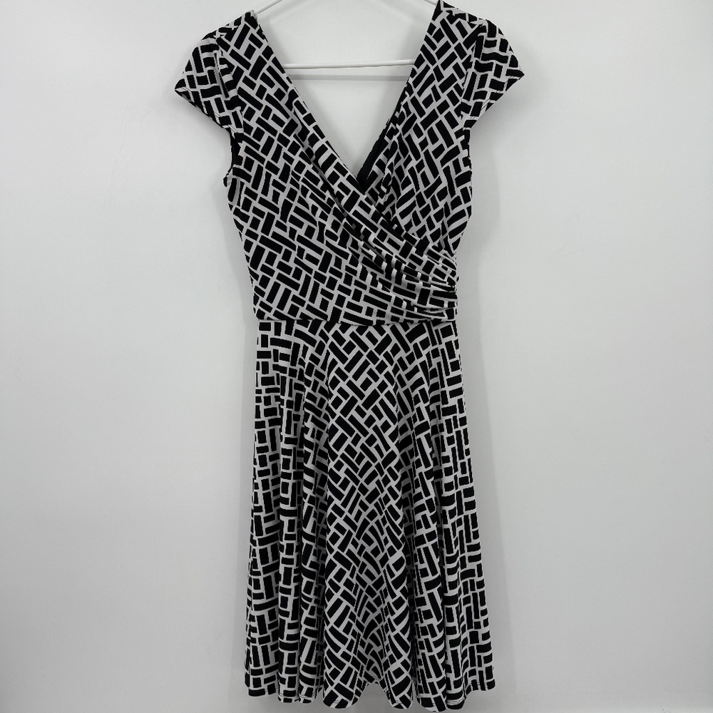 White House Black Market Dress Women 2 NEW Black White Stretch Wrap Cap Sleeve